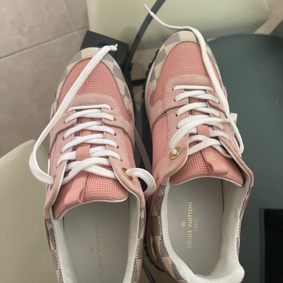 Louis Vuitton Sneakers - Picture 4 of 4